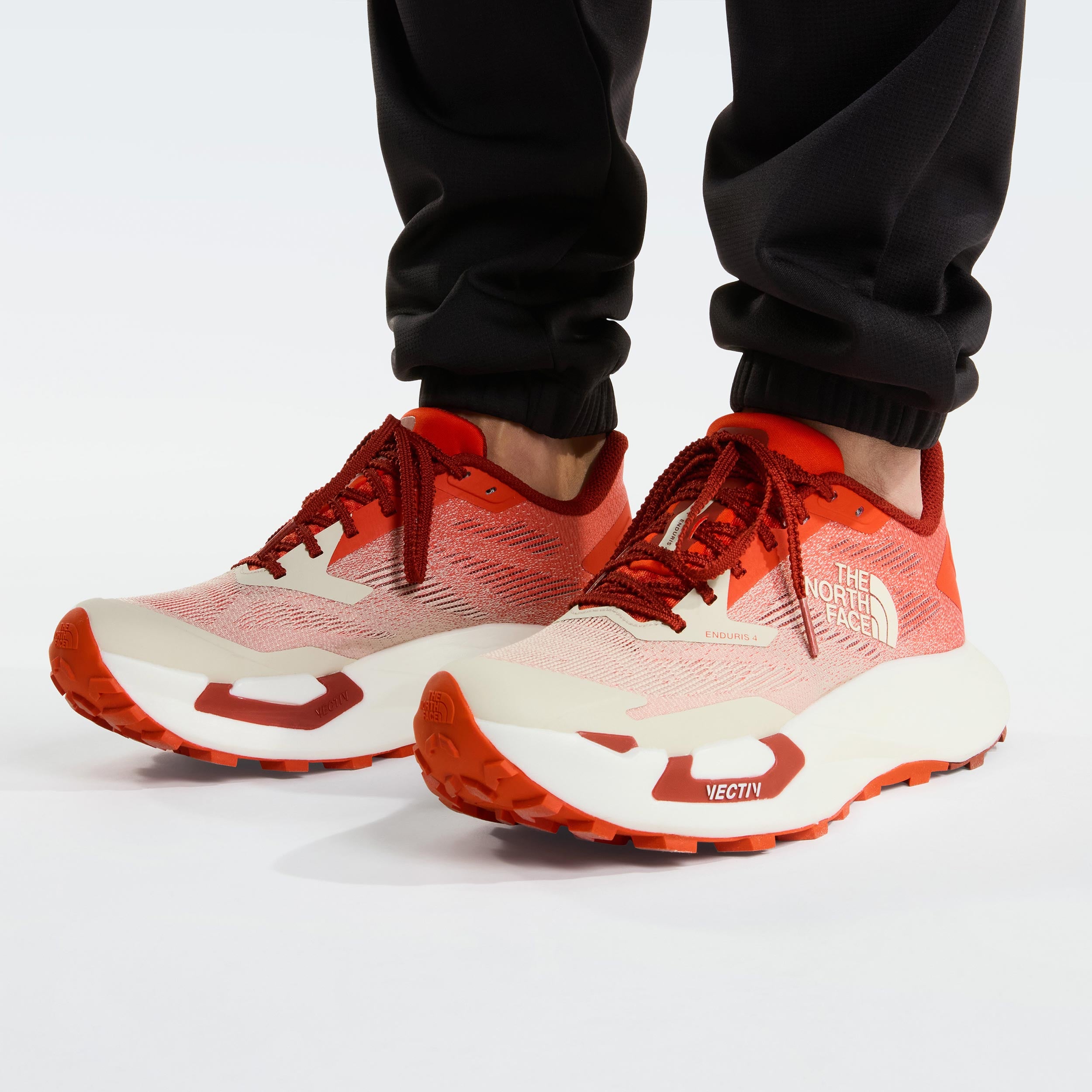 Vectiv Enduris 4 Trail running shoe Men - red, cream | Tennis-Point