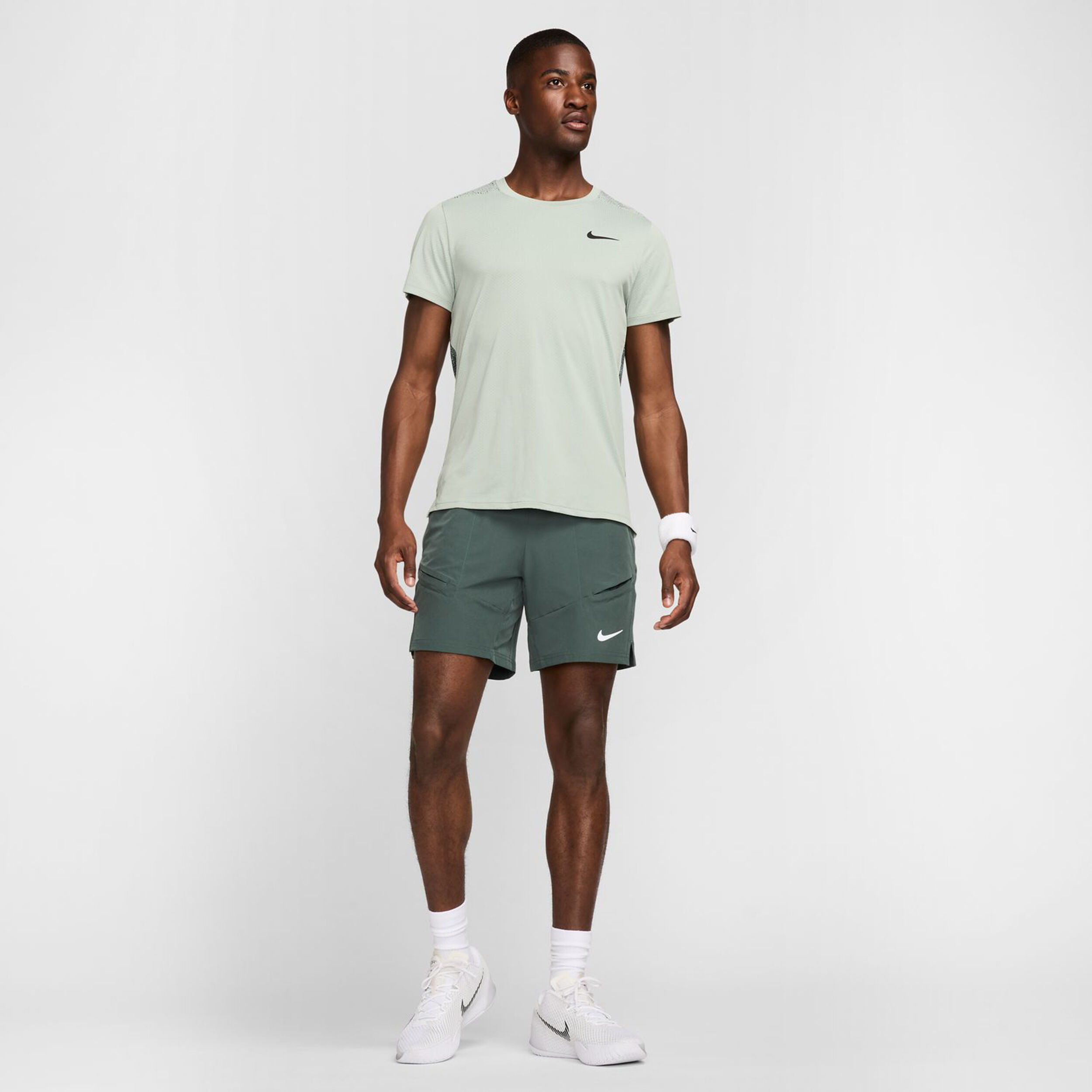 Buy Nike Dri Fit Advantage 7IN Shorts Men Dark Green online Tennis Point UK