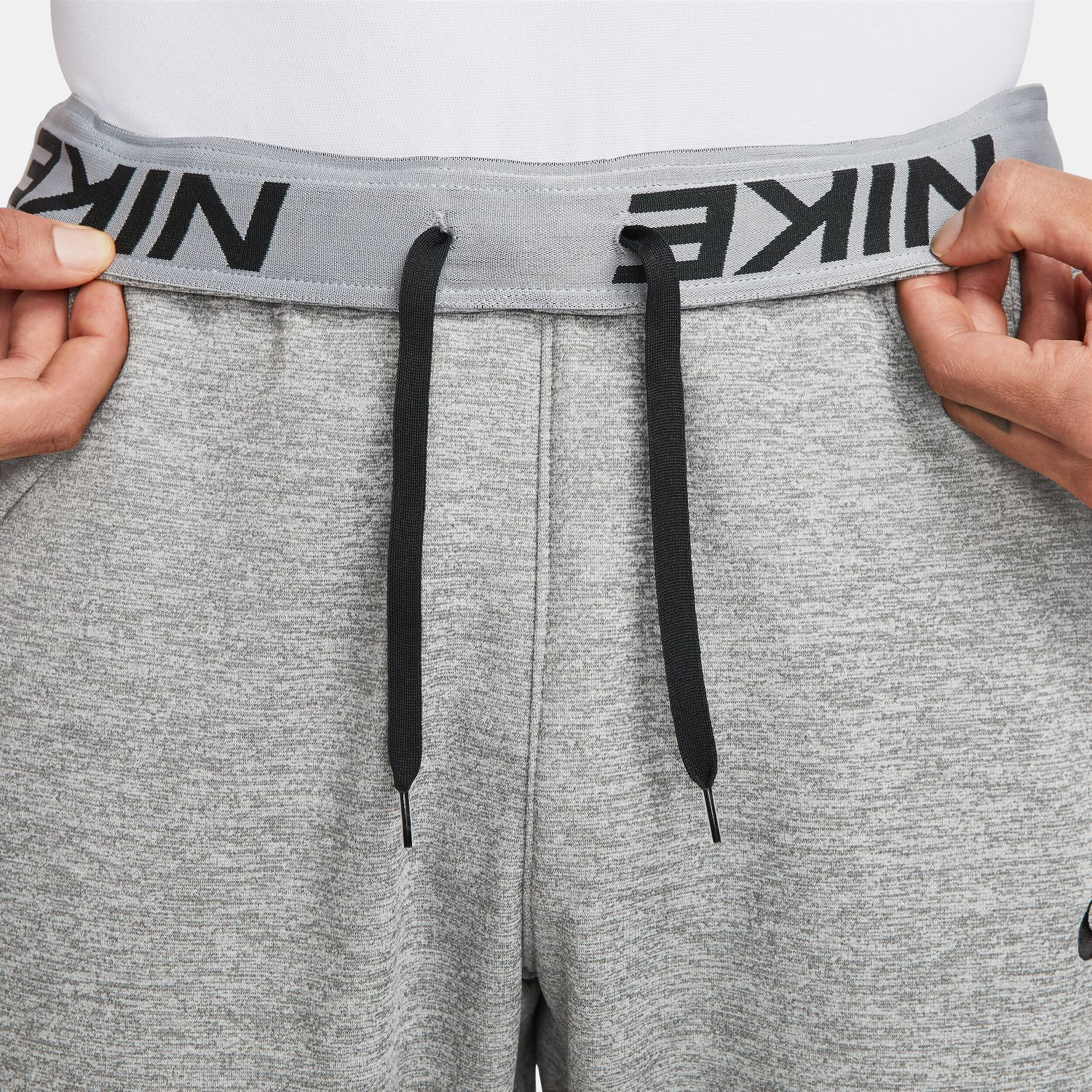Buy Nike Therma Fit Training Pants Men Lightgrey online Tennis Point UK