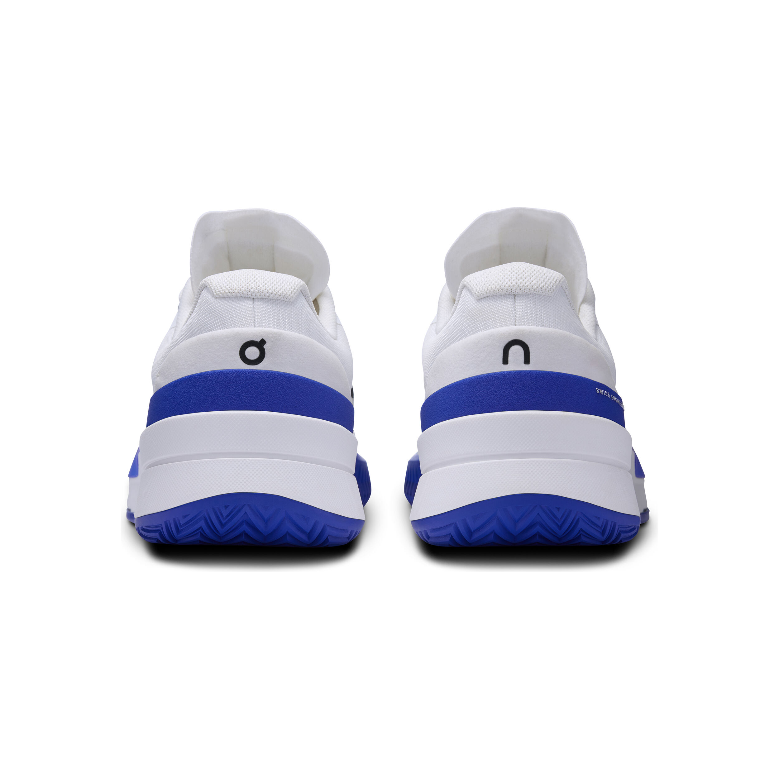Branded sneakers under 2000 deals