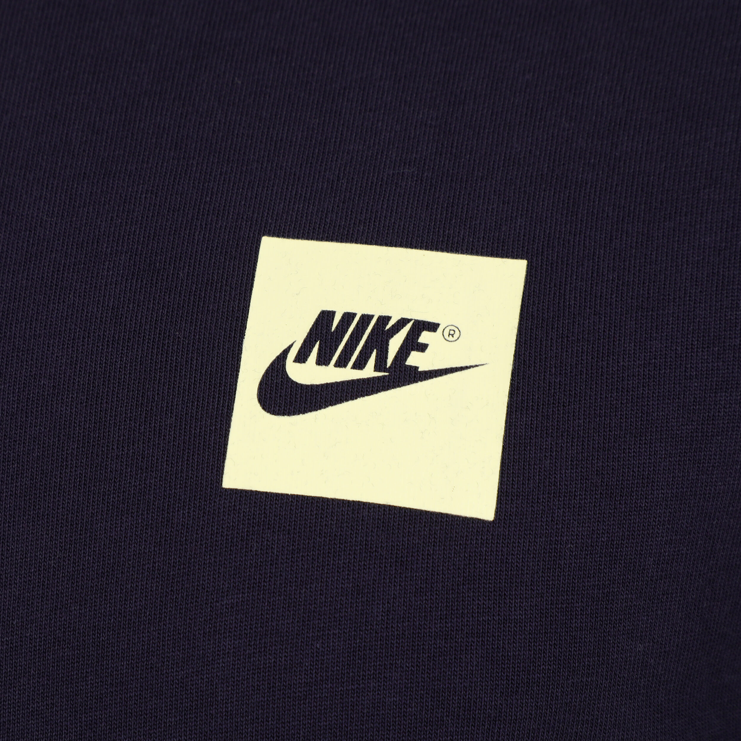 No nike symbol top