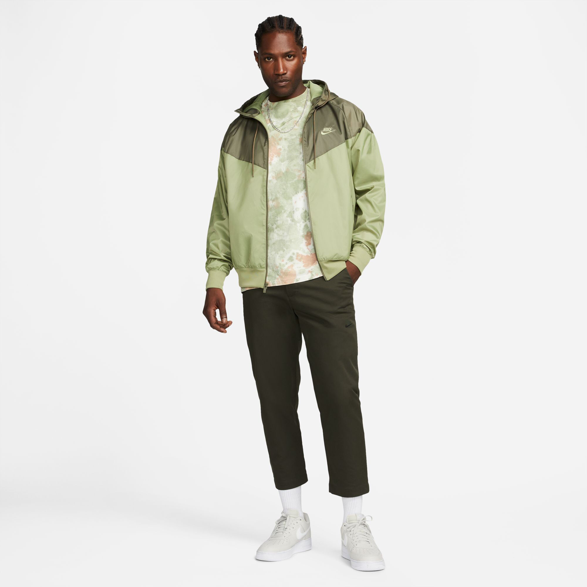 Buy Nike Heritage Essentials Windrunner Training Jacket Men Green Olive online Tennis Point UK