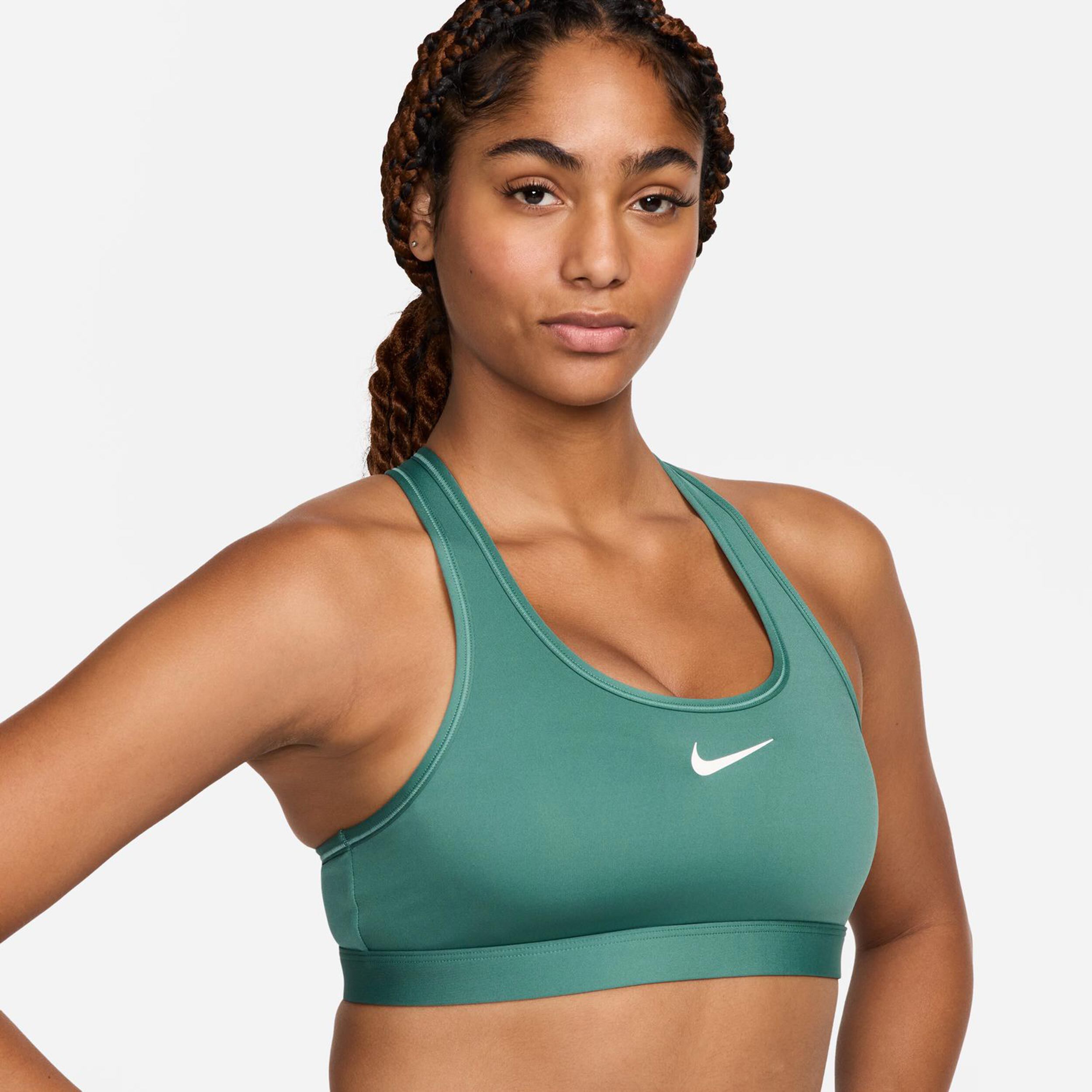 Women's medium support sports bra nike swoosh deals