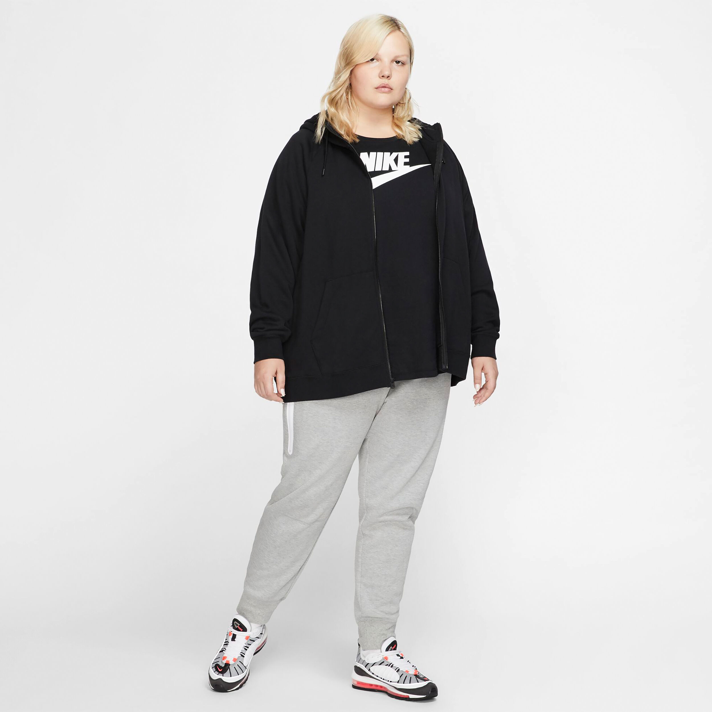 Buy Nike Sportswear Essential Plus Size Zip Hoodie Women Black White online Tennis Point UK