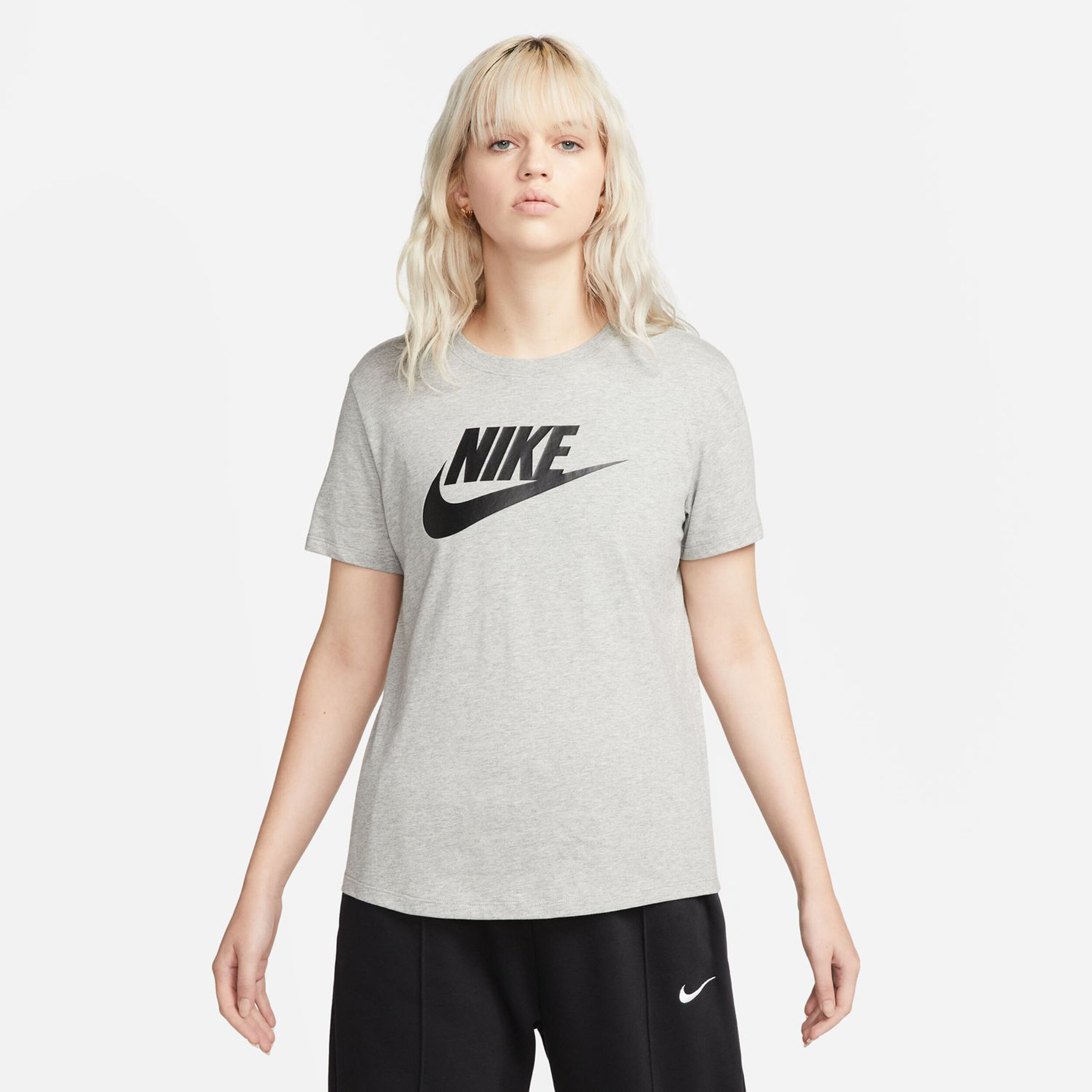 Nike futura t shirt women's shop
