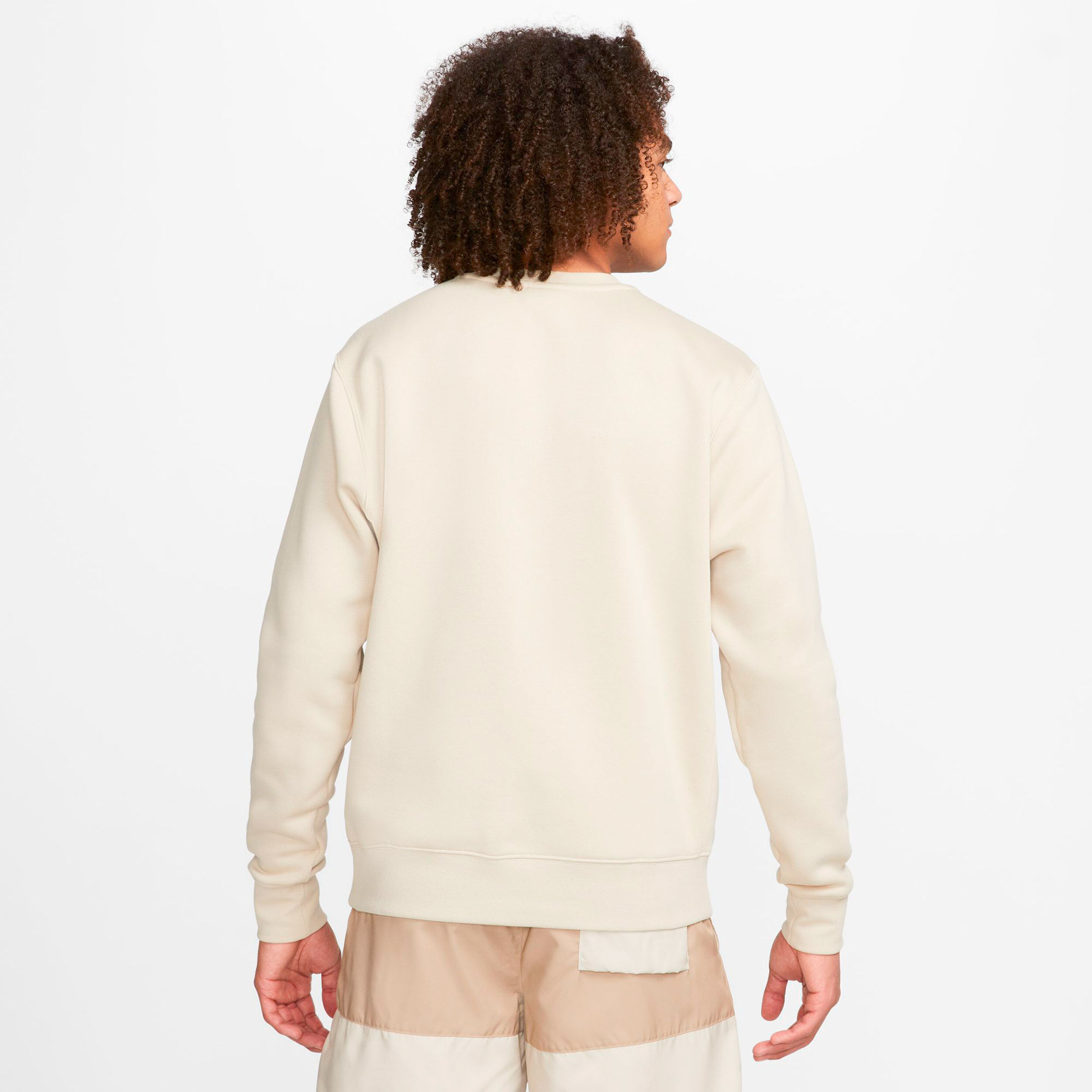 Buy Nike Sportswear Club Sweatshirt Men Cream online Tennis Point UK