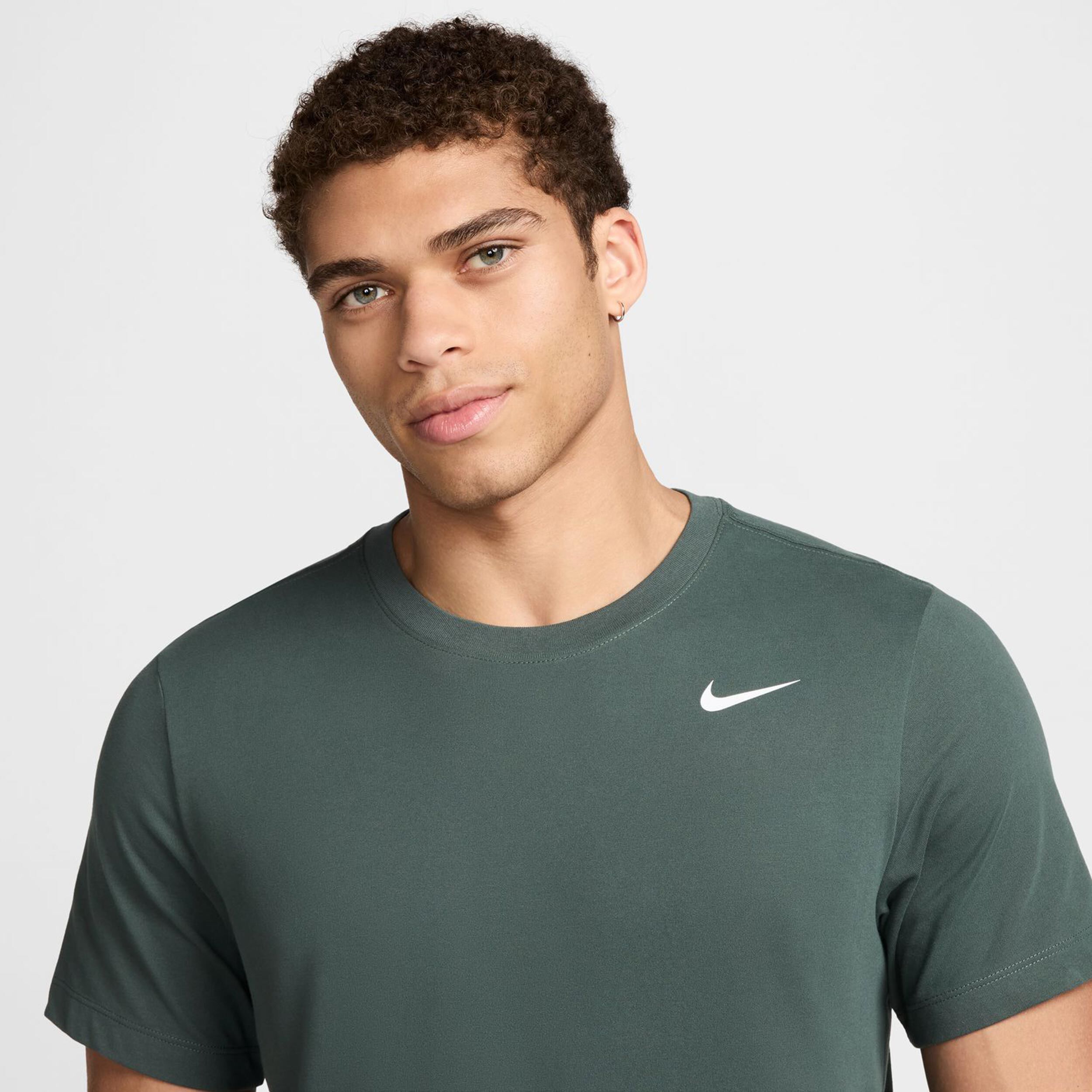 Buy Nike Dri Fit Dri FIT T Shirt Men Dark Green online Tennis Point UK
