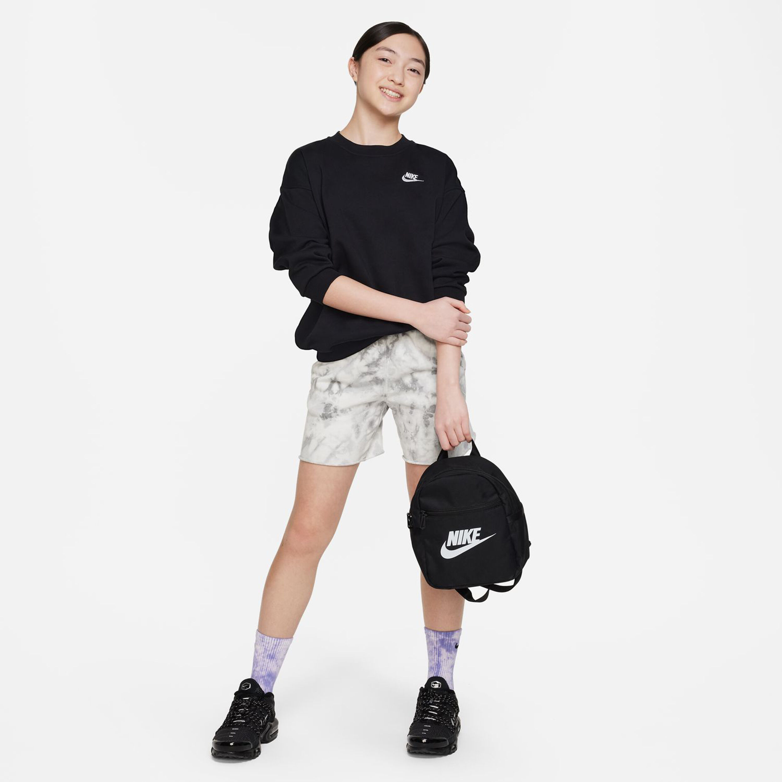 Buy Nike Club Fleece Oversized Crew Sweatshirt Girls Black online Tennis Point UK