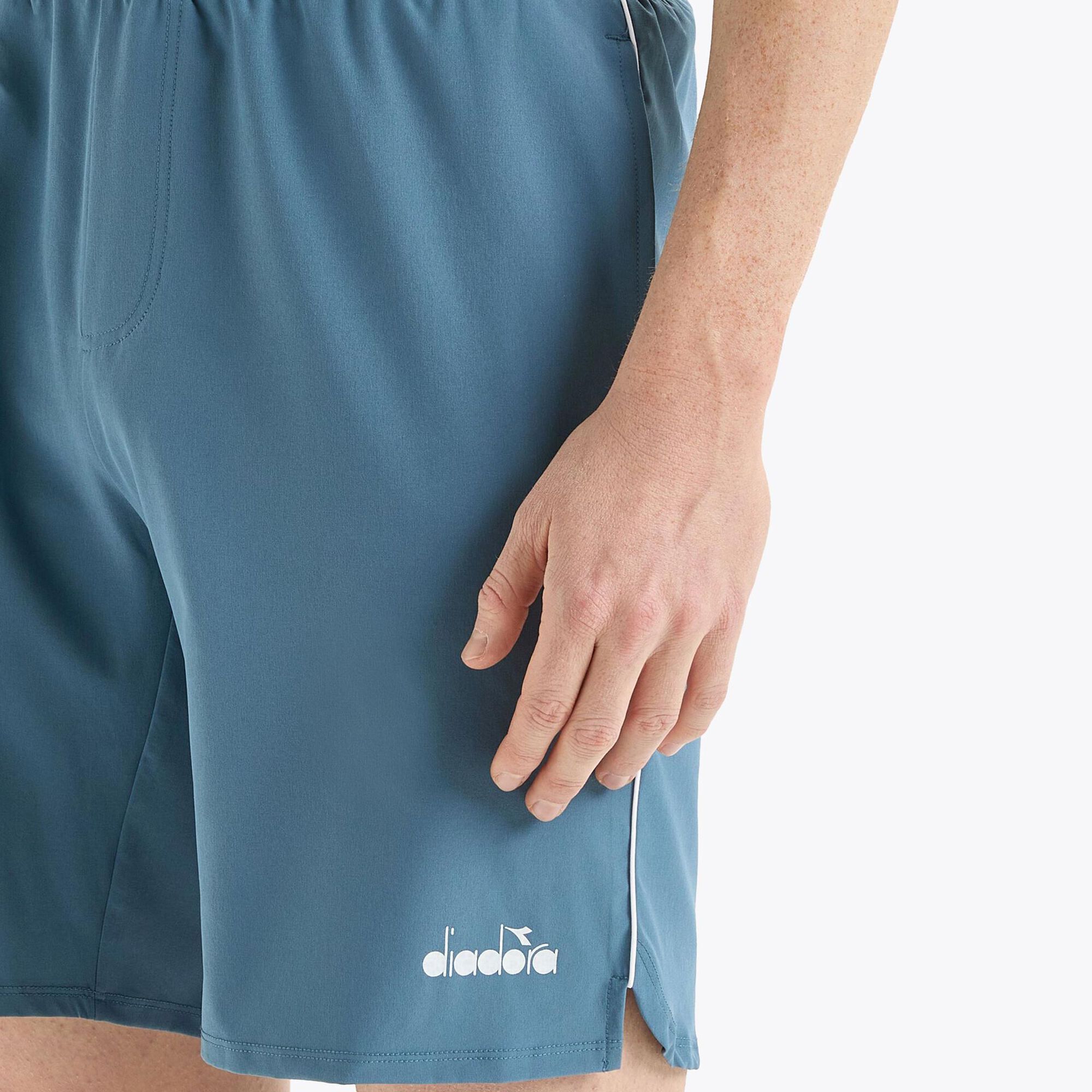 Diadora
