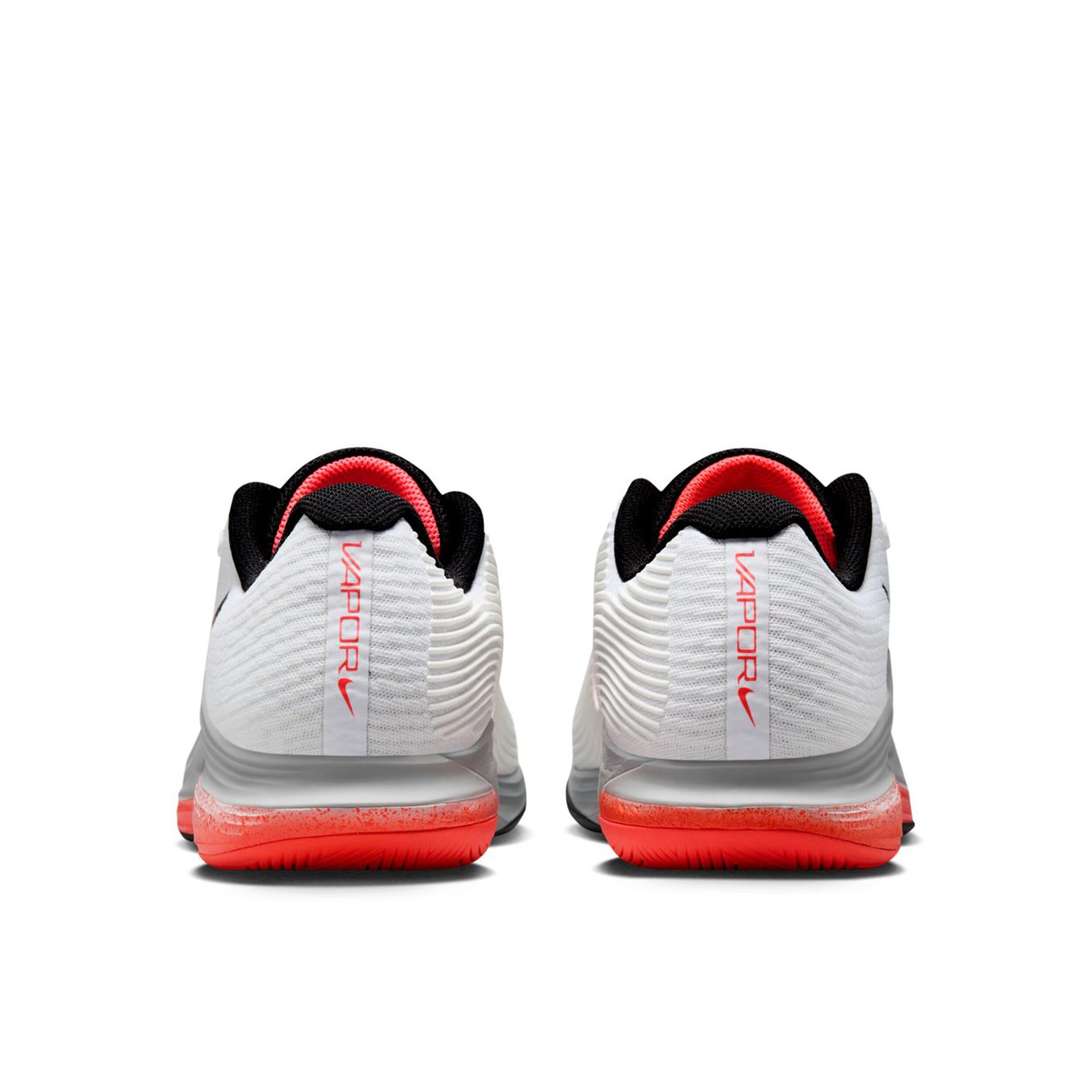 nike zoom streak 7 vs lt4